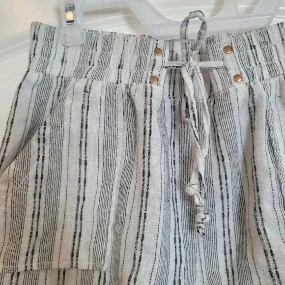 Ci Sono Girl’s White/Black Linen Striped Paper Bag Shorts - Picture 3 of 8